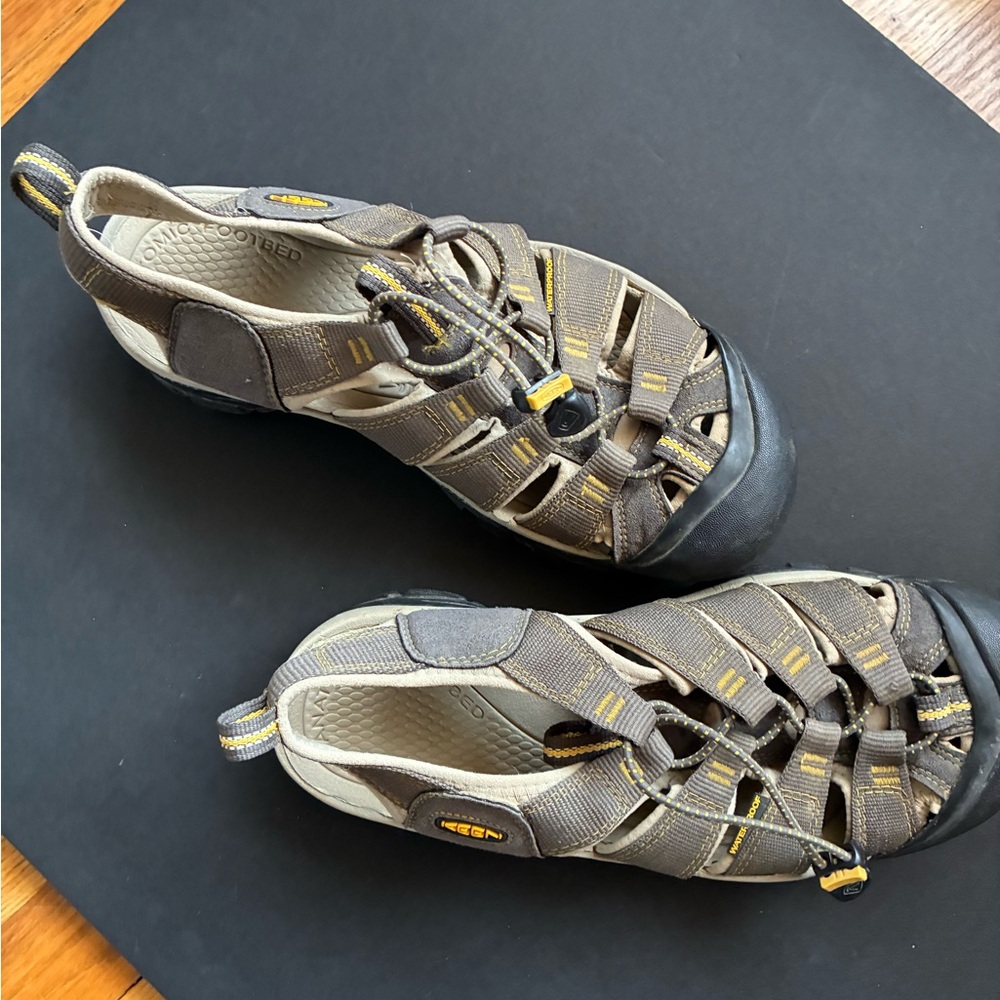 Keen Black and Beige Trail Soles